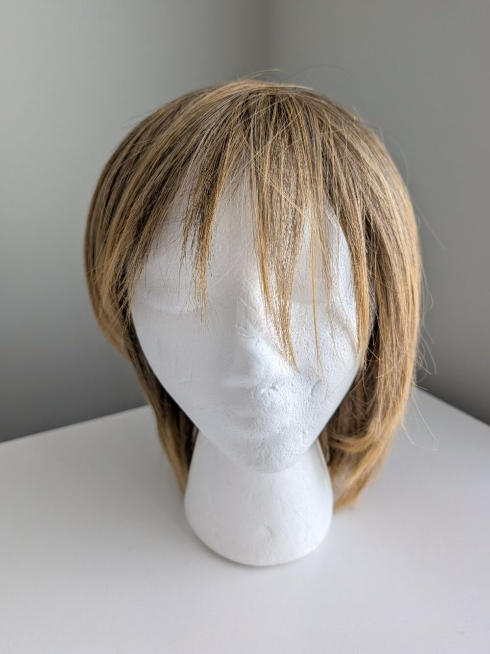 LUXHAIR Lace Front Smooth Shag Light Golden Brown Wig No Box Keralon Light - Picture 5 of 8